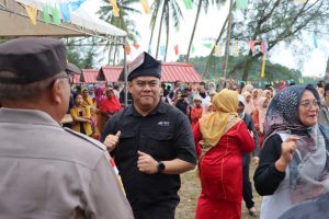 Mewakili Bupati Bintan PJ.Sekda Bintan  Ronny Kartika Saat Menghadiri Festival Kuliner Pengudang di Hari Jadi Kabupaten Bintan ke- 74