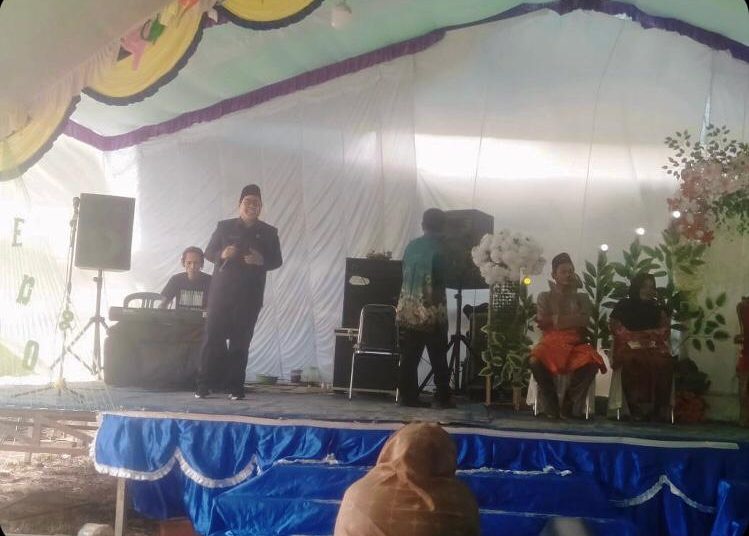 Wakil Ketua I DPRD Natuna Hadiri Resepsi Pernikahan Anak Kepala Desa Cemaga Selatan