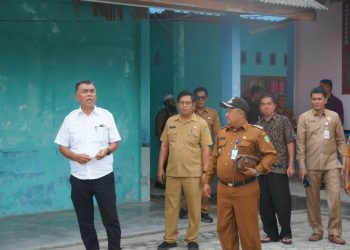 Bupati Natuna Tinjau Kerusakan Sekolah Madrasah Ibtidaiyah midai