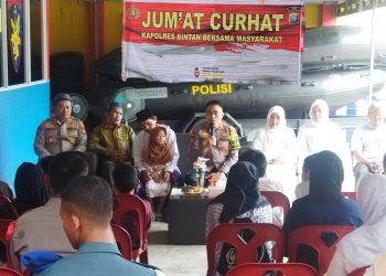 Kapolres Bintan Bersama Ketua Bhayangkari Cabang Bintan Laksanakan Jumat Curhat.