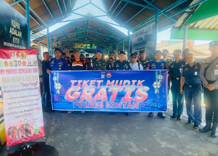 Hari Terakhir Ramadhan 1445H/2024M, Polres Bintan Masih Berikan Tiket Mudik Gratis Kepada Pemudik