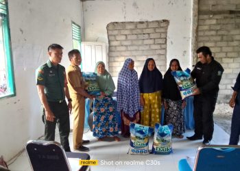 Pemdes Cemaga Selatan Salurkan Bantuan Beras 10Kg Kepada KPM
