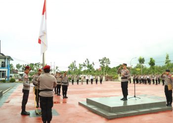 Upacara Hari Kebangkitan Nasional Tahun 2024, Kapolres Bintan Berikan Penghargaan Kepada 4 Personil Berprestasi