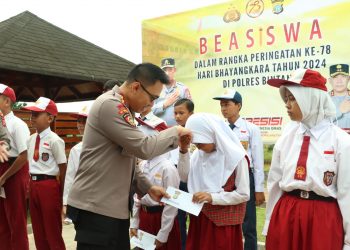 Polres Bintan Tanam Ribuan Pohon dan Berikan Beasiswa Kepada Pelajar Dalam Rangkaian Hari Bhayangkara