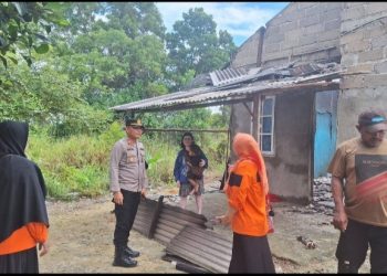 Polsek Gunung Kijang, Polres Bintan, Polda Kepulauan Riau Berikan Bantuan Sosial Kepada Korban Musibah Kebakaran Rumah