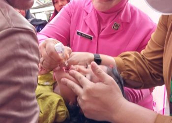 Peringatan Hari Anak Nasional, Bhayangkari Cabang Bintan Berikan Vaksin Polio Kepada Balita