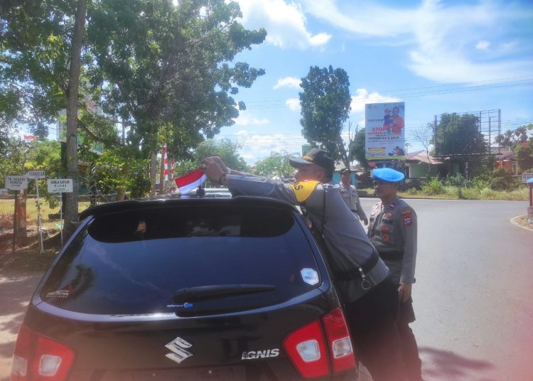 Kembali, Polres Bintan Berikan Bendera Merah Putih Secara Gratis.