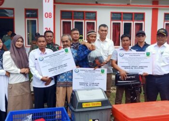 Kungker ke Bunguran Barat Bupati Natuna Serahkan Bantuan Mobil Ambulan Dan Tosa