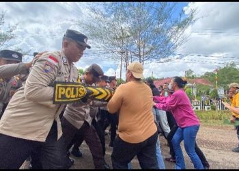 Polisi Lumpuhkan Pendemo Yang Anarkis di Kantor KPUD Bintan