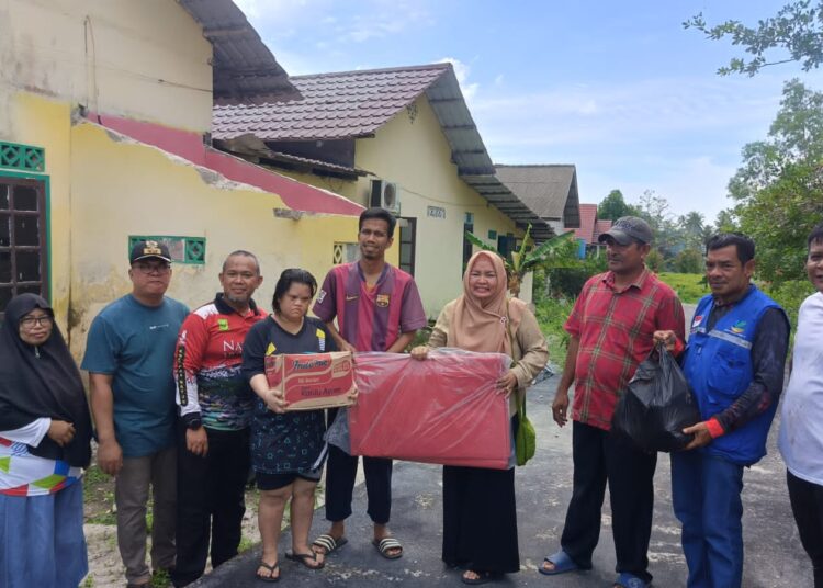 Melalui Dinas Sosial Bupati Natuna Beri Bantuan Untuk Warga Tedampak Badai