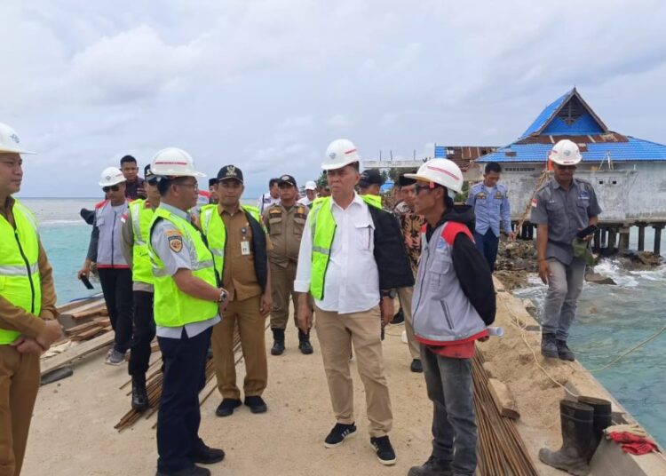 Kungker ke kecamatan Midai Bupati Natuna Tinjau Perkembangan Rehabilitas Pelabuhan Perintis