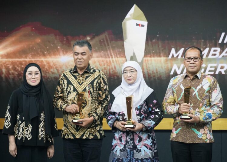 Berhasil Kembangkan Kualitas SDM Dan Infrastruktur Bupati Natuna Raih Penghargaan Dari TVone