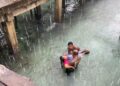 Anggota Polres Kepulauan Anambas Siap Tanggap Selamatkan Remaja Tercebur ke Laut di Tengah Cuaca Ekstrim