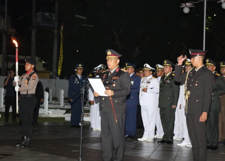 Kapolda Kepri Pimpin Upacara Apel Kehormatan dan Renungan Suci di TMP Pusara Bhakti Tanjung Pinang