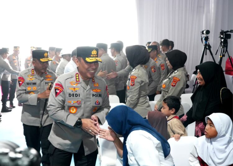 Wakapolri Berikan Santunan dan  Bakti Sosial Kepada Warga Sekitar  SMA Kemala Taruna Bhayangkara Bogor