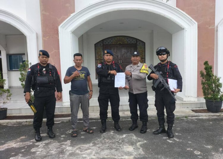 Pengamanan Gereja Oleh Personel Polsek TPI Barat, Pastikan Masyarakat Dalam Beribadah Natal Aman & Nyaman