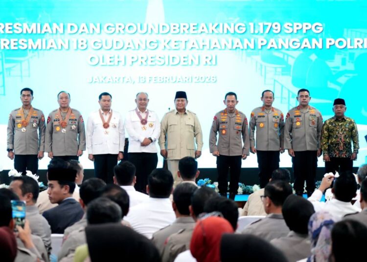 Presiden Prabowo Anugerahkan Binyang Jasa dan  Satyalancana Wira  Karya Kepada Penggerak MBG dan Rantai Pasok SPPG POLRI