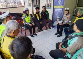 Polantas Menyapa”, Sat Lantas Polresta Tanjungpinang Patroli Dialogis dengan Komunitas Ojol Kamtibmas Polri
