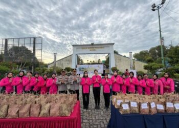 Polres Bintan dan Bhayangkari Tebar Kebaikan di Bulan Suci, Ratusan Paket Takjil Menyapa Warga