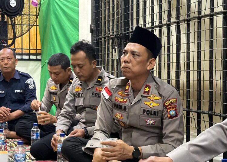 Sisi Humanis di Balik Jeruji: Kapolres Bintan Ajak Tahanan Buka Puasa Bersama