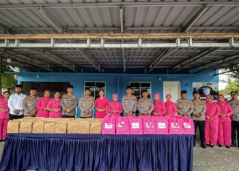 Kapolres Bintan dan Bhayangkari Tebarkan Kebahagiaan Lewat Takjil Gratis