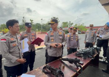 Wakapolres Bintan Pimpin Langsung Pemeriksaan Senjata Api, Pastikan Personel Siap Amankan Lebaran