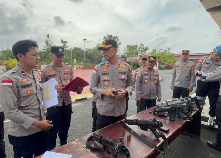 Wakapolres Bintan Pimpin Langsung Pemeriksaan Senjata Api, Pastikan Personel Siap Amankan Lebaran