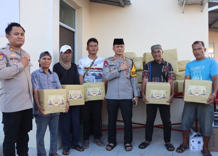 Safari Ramadhan, Kapolresta Tanjungpinang Kunjungan Kerja  Berikan  Bansos di Mako Sat Polairud Polresta Tanjungpinang