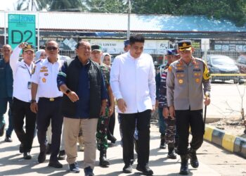 Wujudkan “Mudik Aman Keluarga Bahagia”, Kapolres Bintan Bersama Bupati Bintan dan FKPD Cek Pos Pelayanan dan Bagikan Tiket Gratis