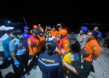 Sat Polairud Polresta Tanjungpinang Sigap Evakuasi dan Amankan Proses Penanganan Warga yang Meninggal di Perairan Karas
