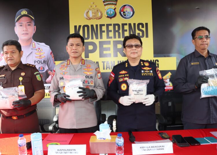 Polresta Tanjungpinang Bersama Bea Cukai Tanjungpinang Berhasil Ungkap Kasus Peredaran Narkotika Jaringan Internasional dengan berat 2,7 Kg