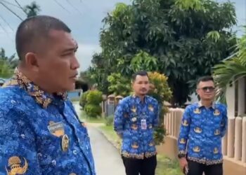 Wabup Karimun Rocky Marciano Bawole Meninjau Secara Langsung Jalan Paya Togok Laut yang Akan Diaspal