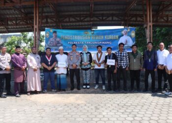 Polresta Tanjungpinang Salurkan Hewan Kurban ke Masjid dan Pondok Pesantren