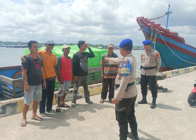 Sat Polairud Polresta Tanjungpinang Intensifkan Patroli Laut dan Edukasi Keselamatan Hadapi Ancaman Banjir Rob serta Cuaca Ekstrem