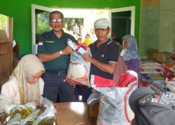 Pemerintah Desa Tebias Salurkan PBP Sebanyak 147 KPM Berupa Beras dan Minyak Goreng Tahun 2026