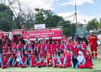 Puluhan Siswa TK Bina Permata Desa Perayon Antusias Ikuti Edukasi Kebakaran dari PT TIMAH Tbk