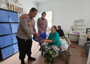 Satbinmas Polresta Barelang Jalin Silaturahmi dan Salurkan Bantuan Sosial kepada Yayasan Vistos Kasih Ikhlas Batam