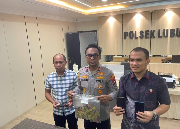Ungkap Kasus Narkotika, Polsek Lubuk Baja Amankan Dua Tersangka Beserta 74 Cartridge Vape Mengandung Etomidate