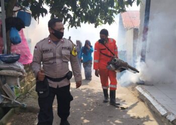 Bhabinkamtibmas Kibing Tingkatkan Kepedulian Warga terhadap Pencegahan DBD