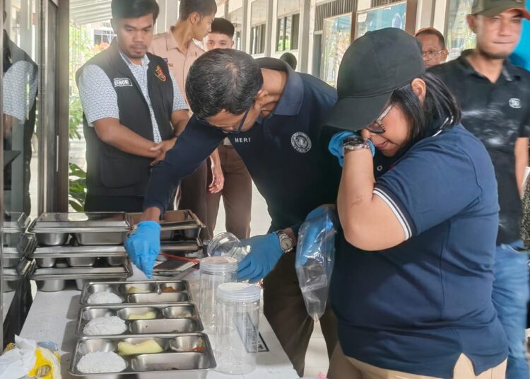 Tim Labfor Dari Polda Sumut Terjun Langsung Menyelidiki SPPG Pasca Siswa Keracunan di SMA Negeri Berastagi
