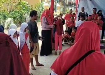 Warga RW 13 Perumahan Muka Kuning Paradise Batu Aji Batam Turut Semarakkan HUT Dirgahayu RI ke 81, Gelar Senam dan Perlombaan anak anak