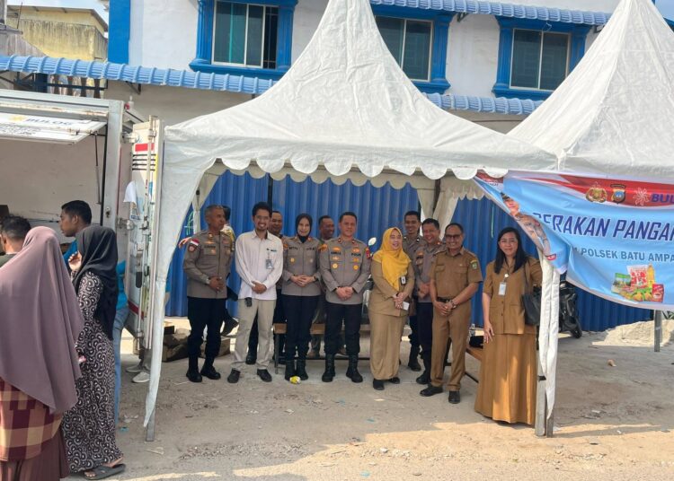 Gerakan Pangan Murah Polri Bersinergi dengan Bulog Hadirkan Bahan Pokok Terjangkau bagi Masyarakat Tanjung Sengkuang