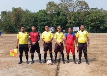 Camat Kundur Nurdin Ikhsan Lakukan Tedangan Bola Pertama, Pertanda Pasundan Kundur CUP Ke-2 tahun 2026 Dimulai