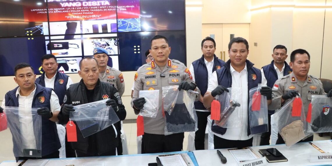 Kapolresta Barelang Pimpin Konferensi Pers Pengungkapan Kasus Pembunuhan di Sekupang