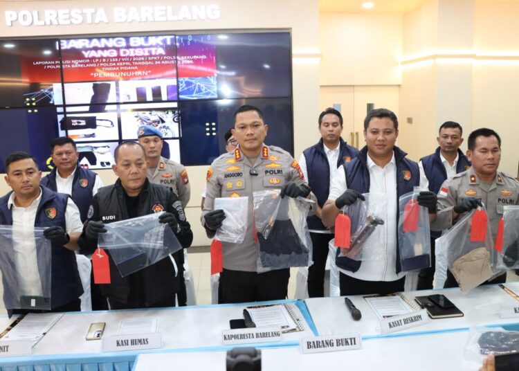 Kapolresta Barelang Pimpin Konferensi Pers Pengungkapan Kasus Pembunuhan di Sekupang